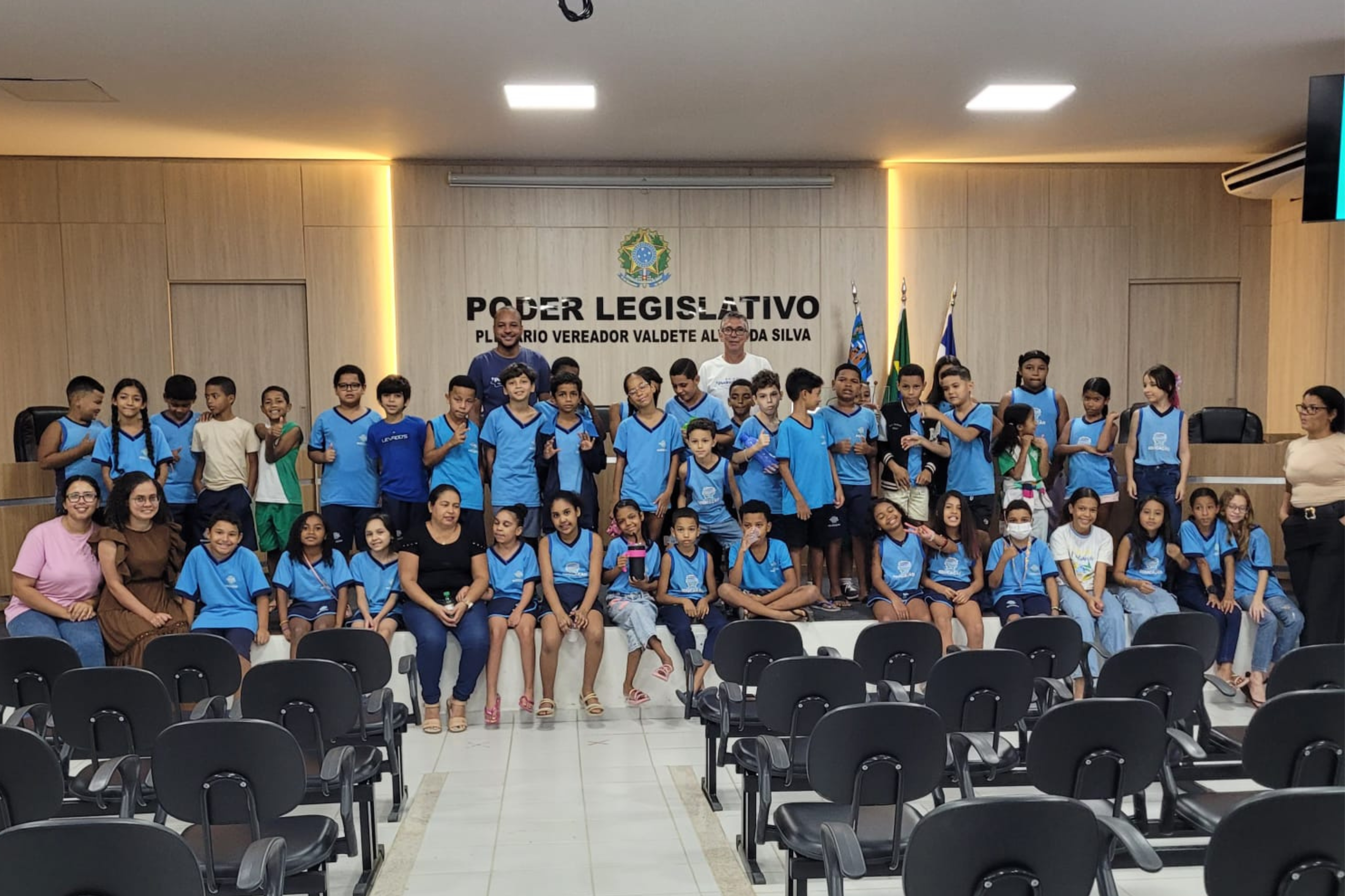 CÂMARA MUNICIPAL DE PEDRO CANÁRIO RECEBE ALUNOS DA ESCOLA PROFESSOR GUEDES ALCOFORADO